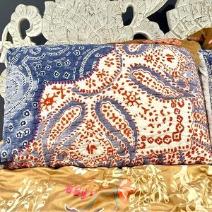 Anthropologie standard pillow set